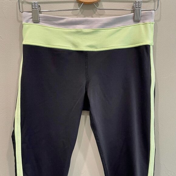 Lululemon Mid Rise Black Crop Leggings - Size: 6 - Picture 2 of 9